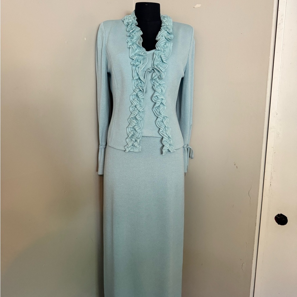 St. John Light Blue Ruffled Skirt Set 4 pz. Red description please